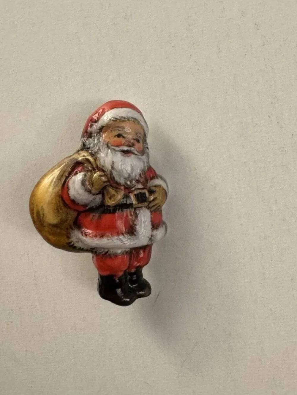 Vintage Christmas Hallmark Santa Carrying Sack of Toys Lapel Pin MM7